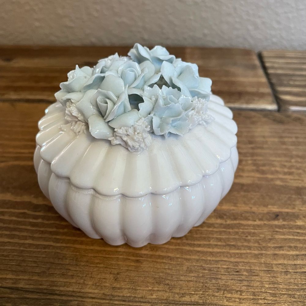 Vintage Japenese Rice Floral Porcelain Trinket Box